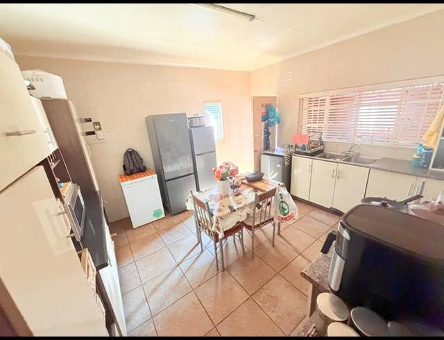 2 BEDROOM HOUSE FOR SALE IN VANDERBIJLPARK CW 2